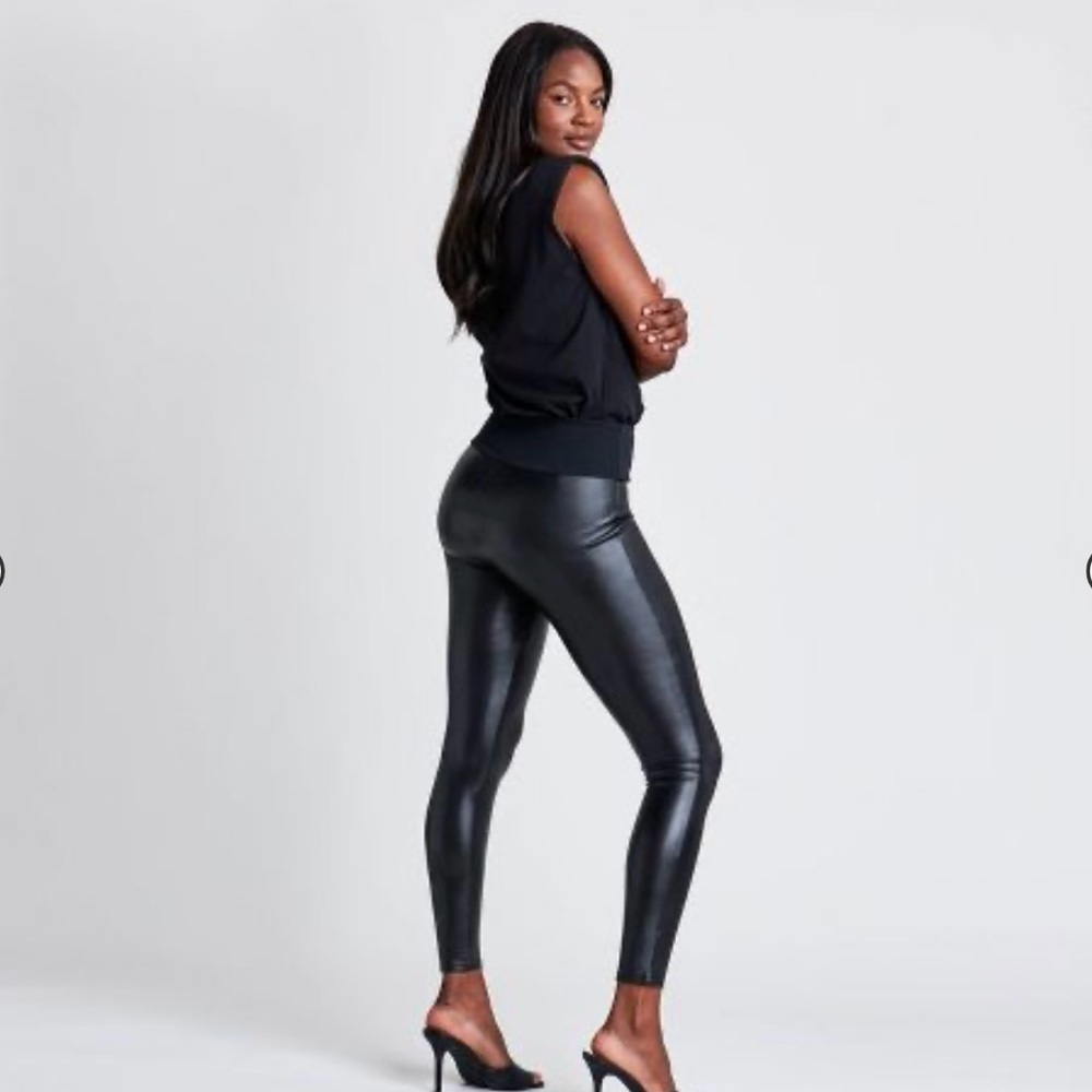 Assets By Spanx Faux Leather Leggings Size 1X. Black 30” Inseam. Elastic Waist - Picture 3 of 15